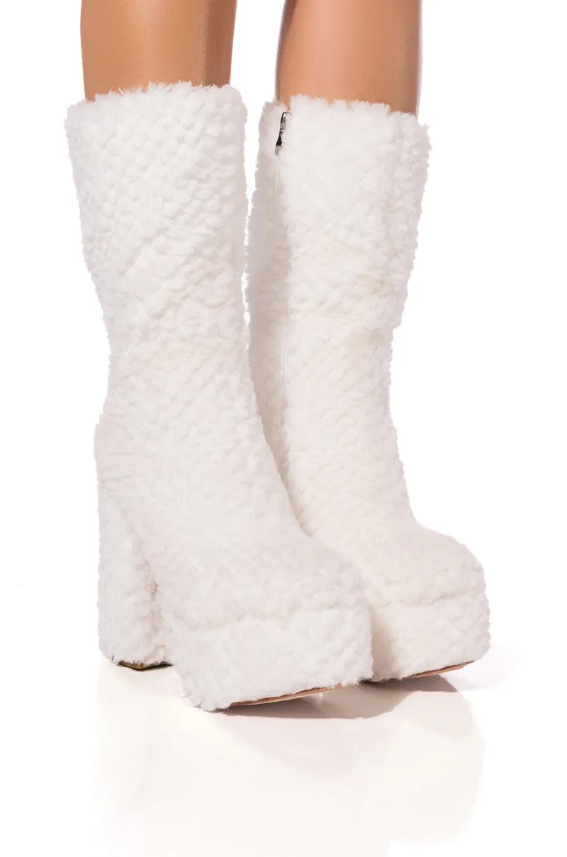 AZALEA WANG JERUSHA FUR CHUNKY BOOT IN WHITE