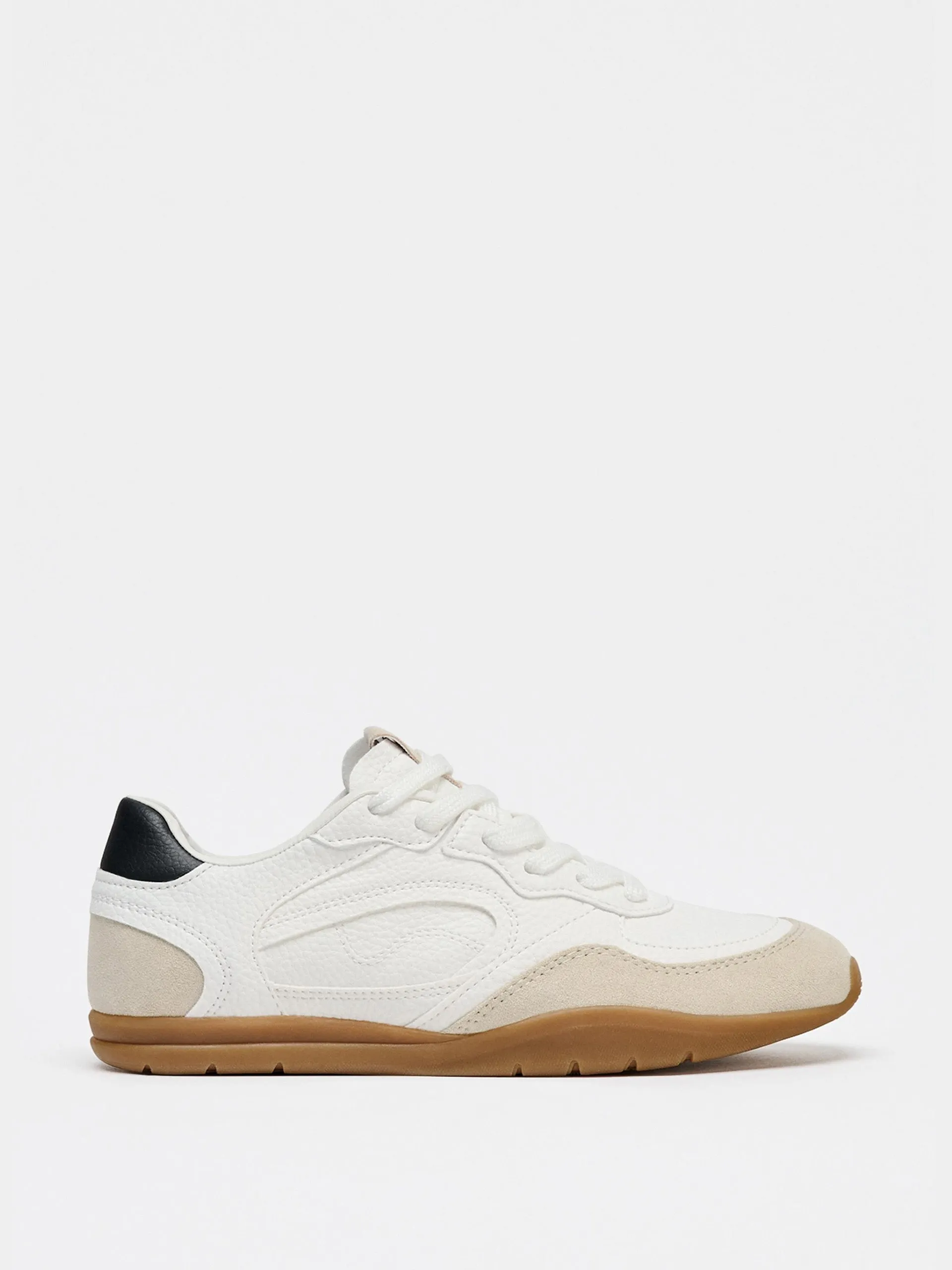 Contrast running trainers