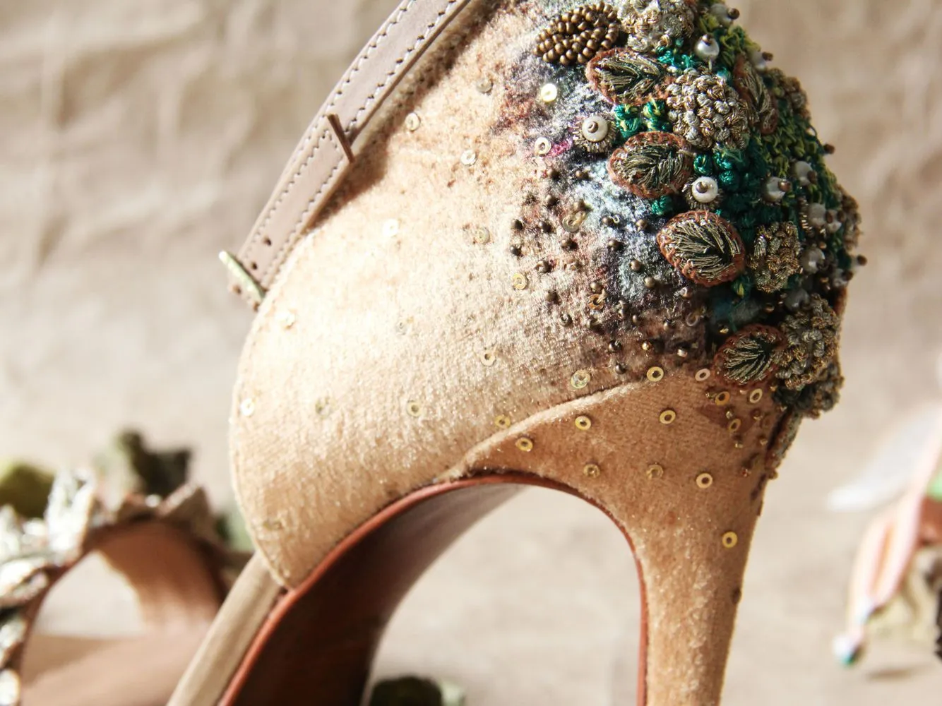 Fallen Leaves Stiletto - Gold