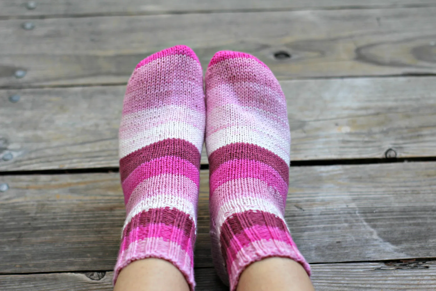 Knit socks in pink striped wool, women socks