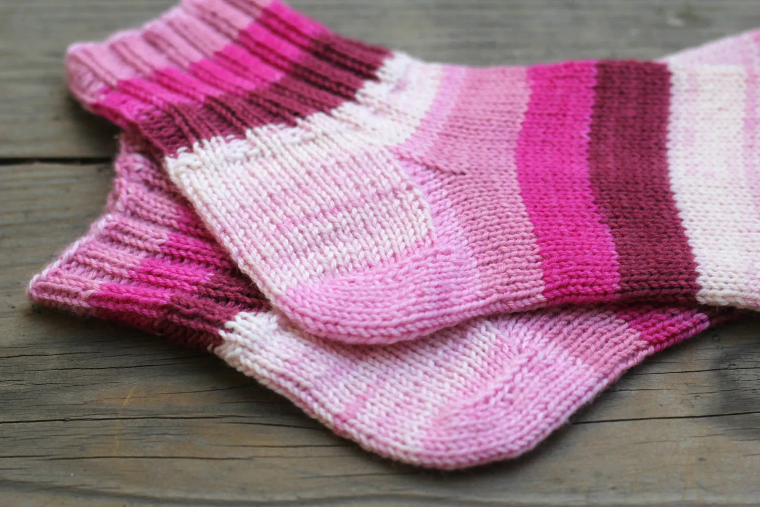 Knit socks in pink striped wool, women socks