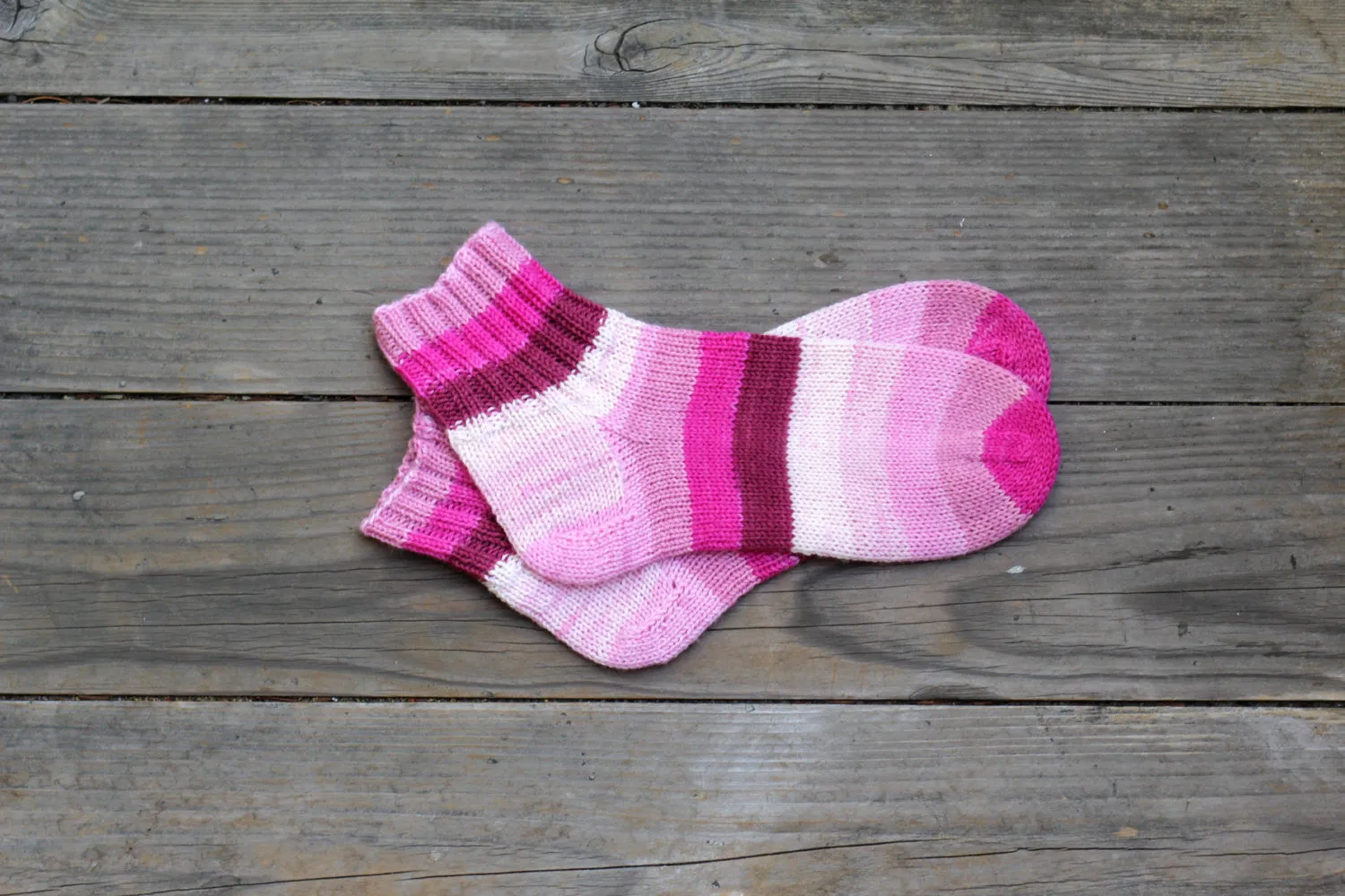 Knit socks in pink striped wool, women socks