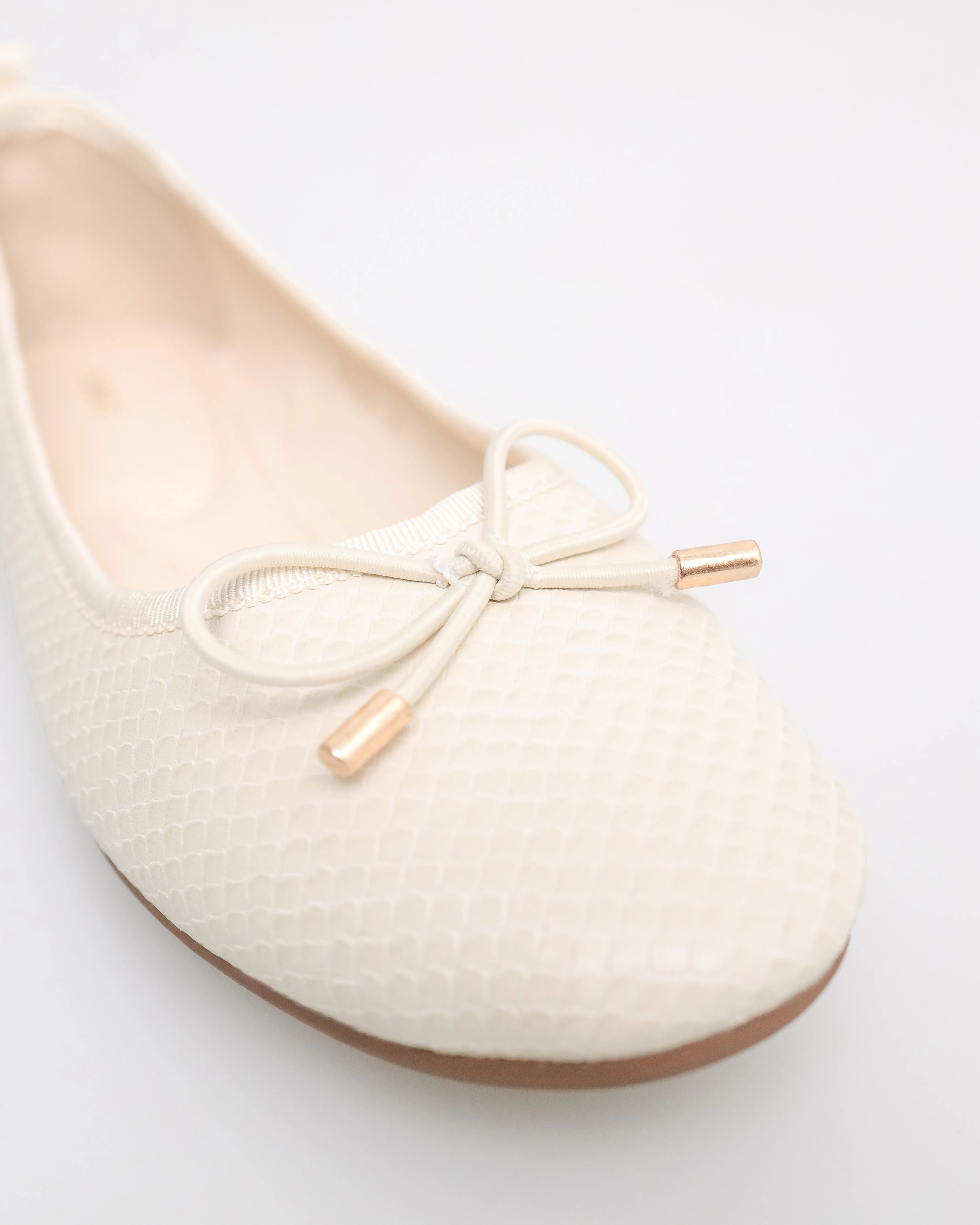 Tomaz NN375 Ladies Bow Flats (White)
